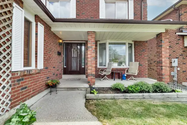 - Dixie Road/ Eglinton Ave 4 bedrooms detached house - Photo 2