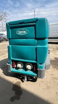 Tennant T-15 Commercial Cleaning Machine for Sale - Photo 4