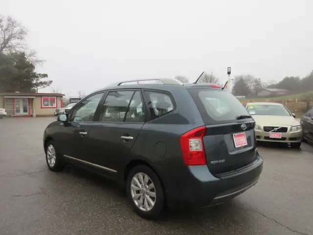 2011 Kia Rondo EX - Photo 8