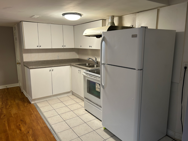 Walkout 2-bedroom basement available in a quiet, family-friendly - Photo 5