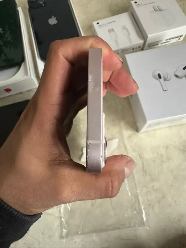 iPhone 13 128gb Pink with minor scuffs Airpods/Adapter/Deliver - Photo 2
