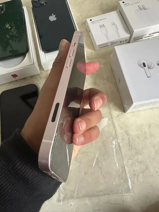 iPhone 13 128gb Pink with minor scuffs Airpods/Adapter/Deliver - Photo 5