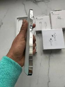 iPhone 13 Pro Max 128GB AirPods & Fast Charger - Photo 4