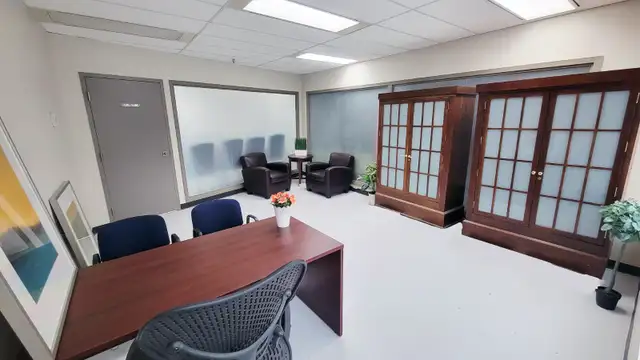 $1200/mo – Spacious Office Space for Lease - Lake Shore Blvd W - Photo 3