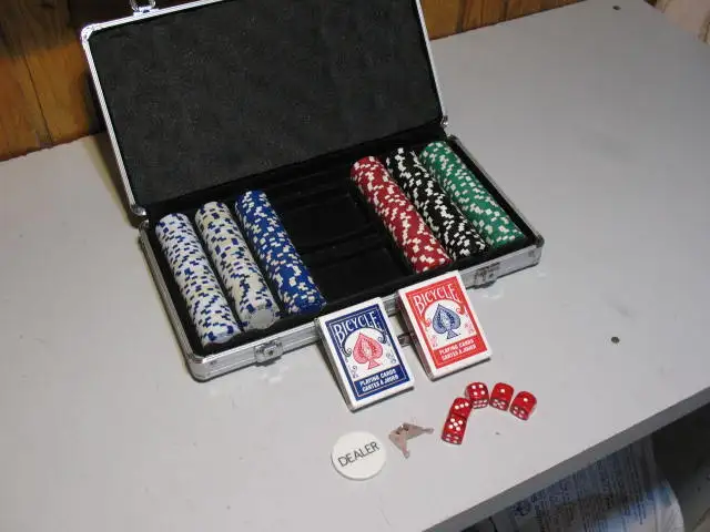 Bicycle 300 Piece Poker Set in Lockable Aluminum case, LIKE NEW