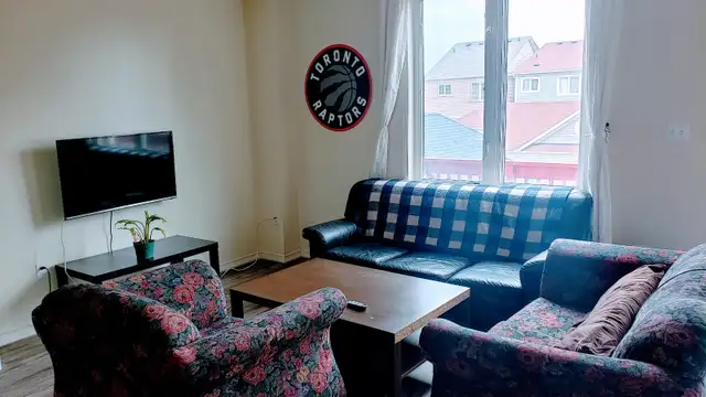 ✔✔ Student Room For Rent - York University Village - Photo 2
