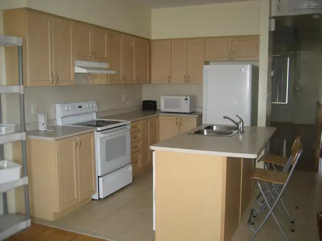 ✔✔ Student Room For Rent - York University Village - Photo 3