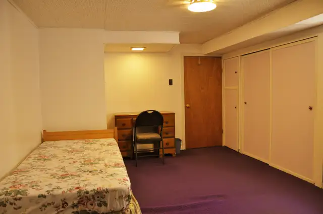 Utilities included,Large room, Furnished, Free Wifi--ALL FEMALE - Photo 2