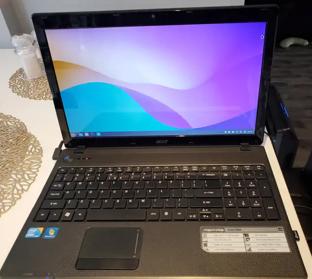 Acer Aspire Laptop 547-7645 128 gb ssd 15.6 inch hd led screen