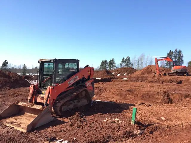 Kubota SVL 75-2 tracked skid steer for rent or hire - Photo 4