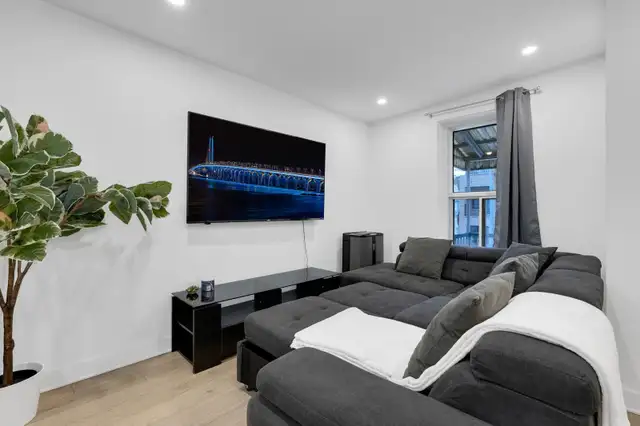 Bright Furnished Room–Downtown/Metro -$900–Short Term- Monthly - Photo 7