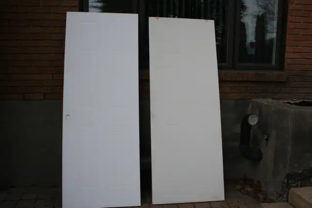 2-Portes d'intérieur usagées 30'' x 79 1\2'' Livraison possible