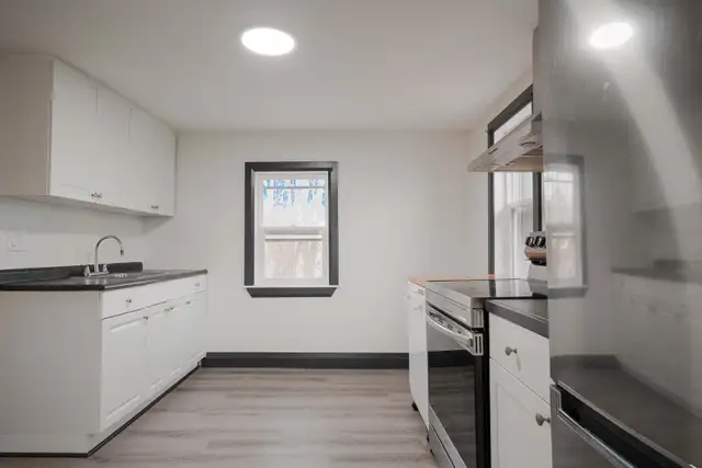 2 Bedroom Apartment - Photo 3