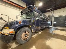 BUS À VENDRE / BUS FOR SALE 4.500$