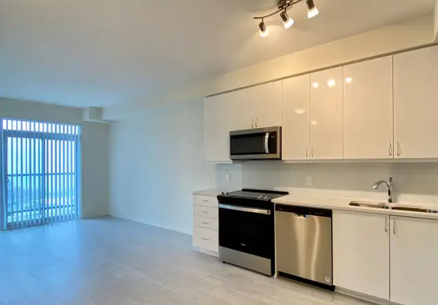 Rent a condo at subway hwy400/7/ 407 in Vaughan - Photo 3