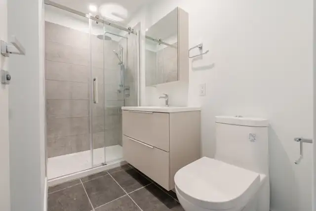Large 407 SF Studio | Downtown Montreal | Available Now - Photo 4
