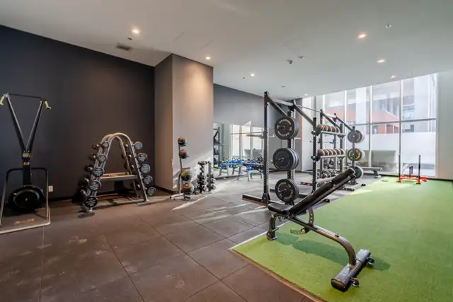 Large 407 SF Studio | Downtown Montreal | Available Now - Photo 10