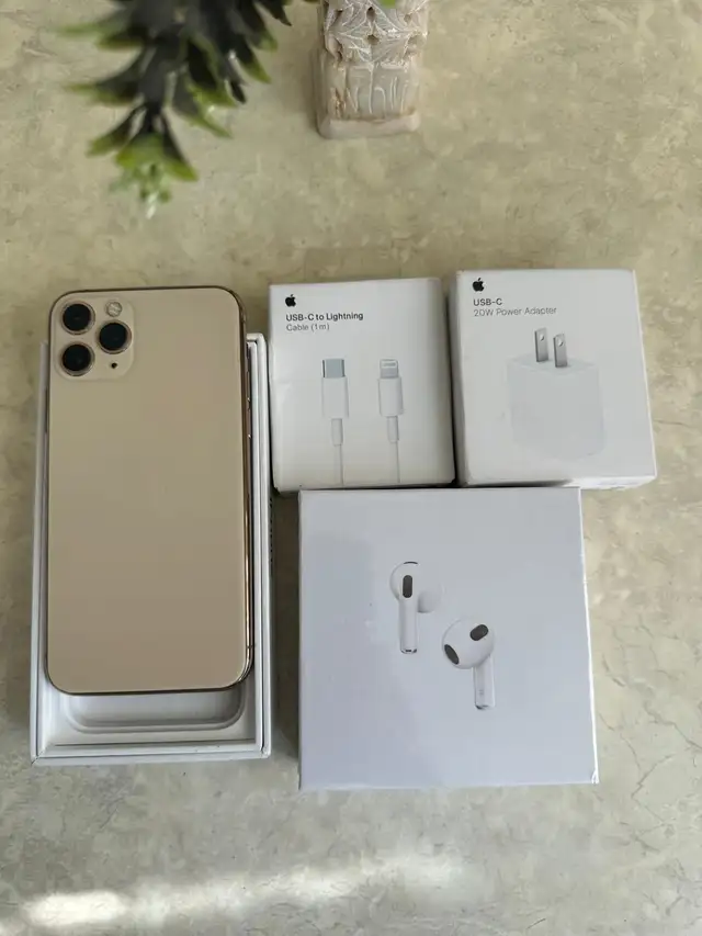 iPhone 11 pro 128GB AirPods/Charger Bundle/Delivery