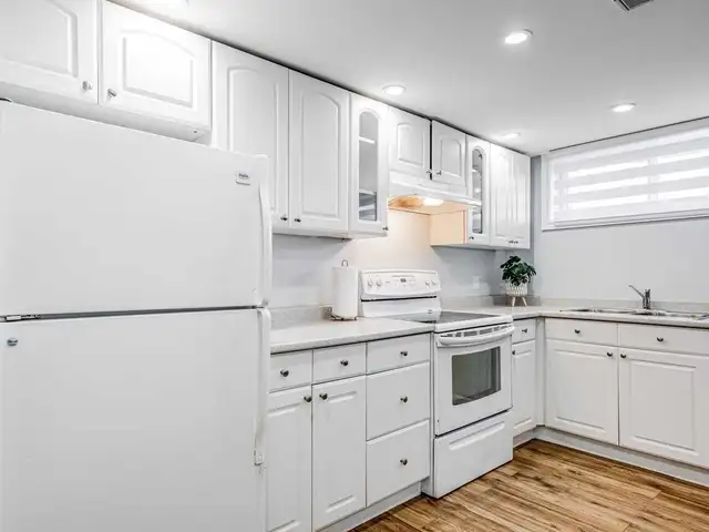 Private 1-Bedroom Apartment | Steps to TTC - Photo 2