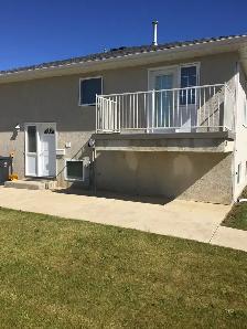 Large Mainfloor 2Bdrm Mainfloor Suite for Rent - Photo 4