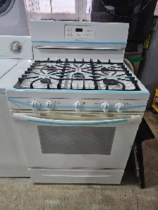 NEWER MODEL! Frigidaire 30' White 5 Burner GAS Stove Oven Range