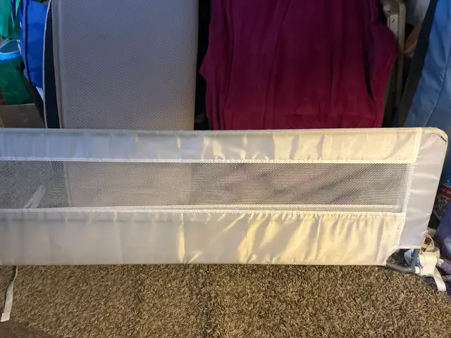 child’s side-rail - Photo 2