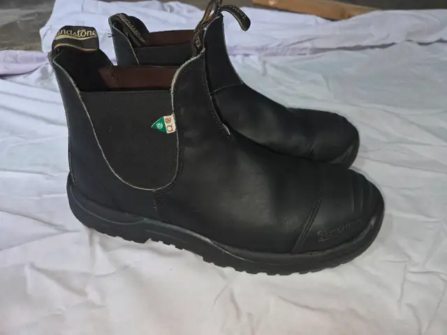Size 11 Black Blundstones