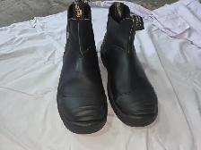 Size 11 Black Blundstones - Photo 2