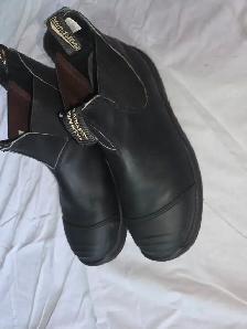 Size 11 Black Blundstones - Photo 3