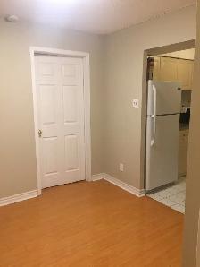 Large Furnished Room in a Two Bedroom Suite Downtown Toronto - Photo 6