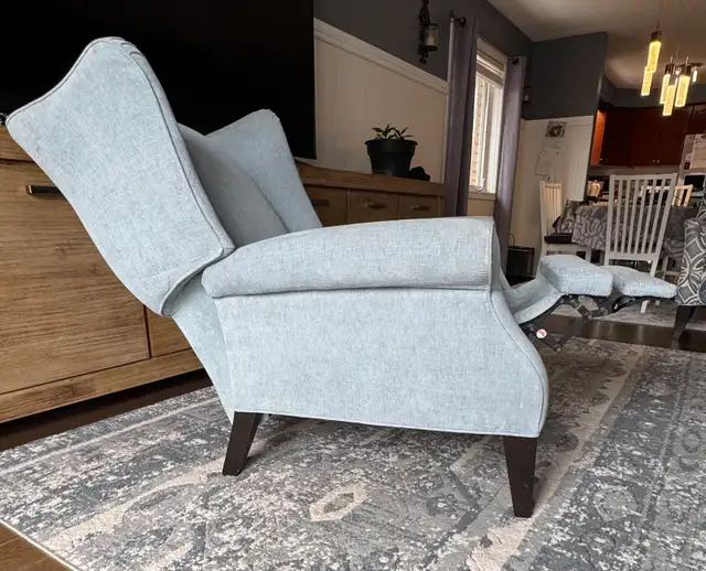 High-end Pushback Recliner $100.00 - Photo 2