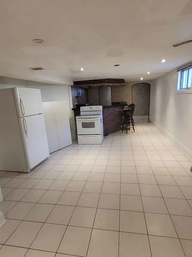 Basement apartment for rent - Photo 5