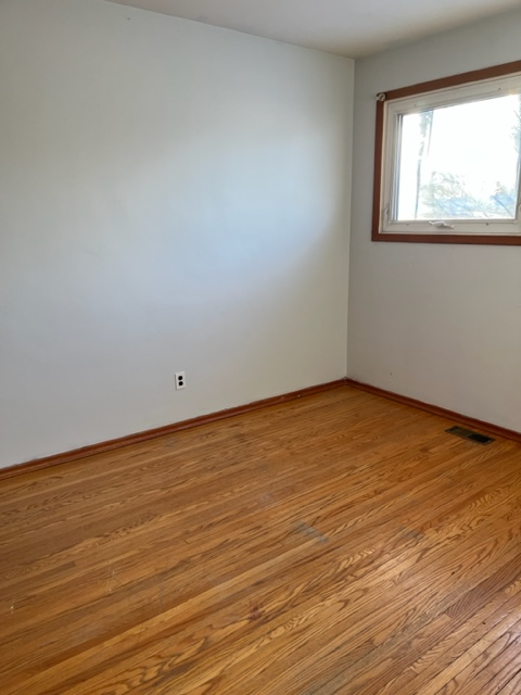 Full half duplex-Great Eastside area-lease signing bonus - Photo 9