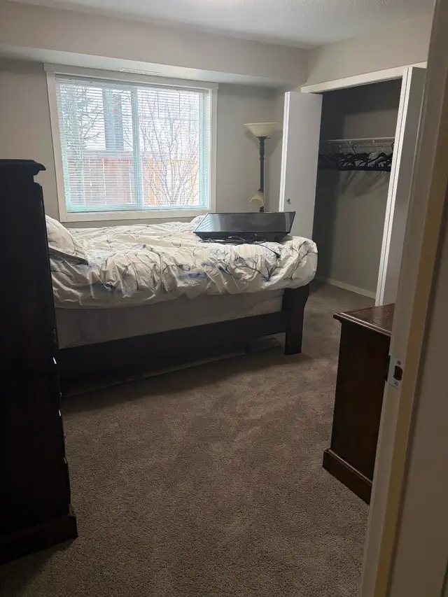 Furnished Room / Bathroom CALG NE