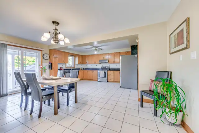 large/bright/quiet room near UTM Dundas/ErinMillsPkwy May-August - Photo 3