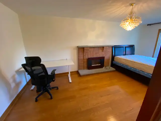large/bright/quiet room near UTM Dundas/ErinMillsPkwy May-August - Photo 7