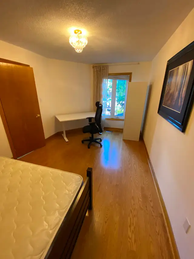 large/bright/quiet room near UTM Dundas/ErinMillsPkwy May-August - Photo 8