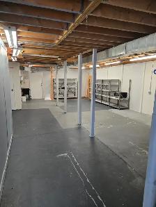 Warehouse with 2 offices upstairs  Prime Location Brantford - Photo 4