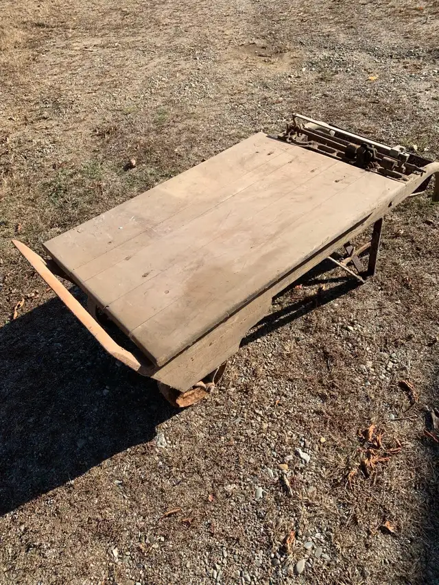 Antique Vintage Weight Scale