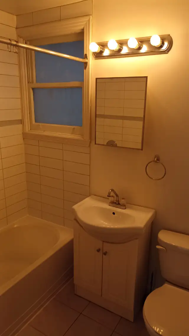Plateau, Beau 3 ½ MEUBLÉ ou NON MEUBLÉ, chauffé, 1100 $, libre. - Photo 7