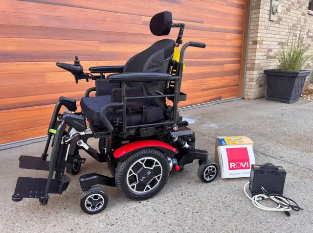 ROVI X3 Power  wheelchair with 2 new Gel batteries for $850
