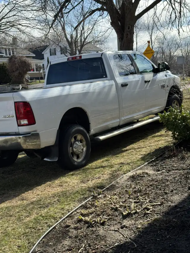 FOR SALE : Dodge Ram 3500 Cummins Diesel- Solid, Reliable 4x4