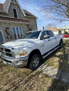 FOR SALE : Dodge Ram 3500 Cummins Diesel- Solid, Reliable 4x4 - Photo 2