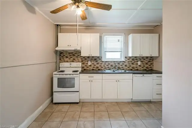 2 Bedroom Main Floor Unit – All Utilities Included - Photo 6