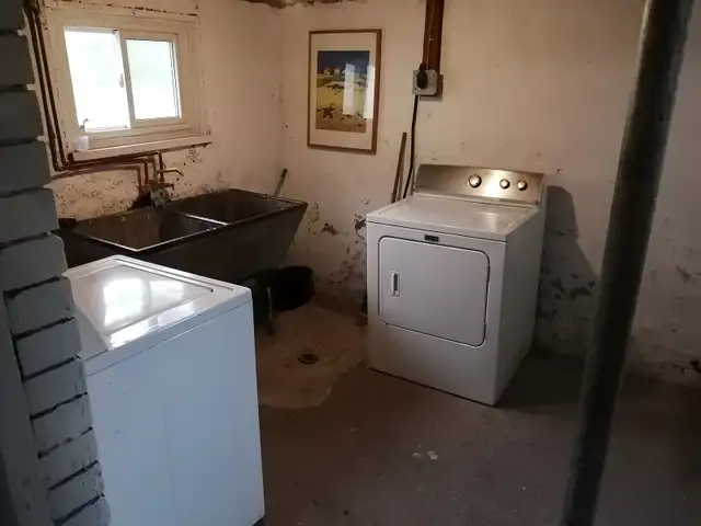 2 Bedroom Main Floor Unit – All Utilities Included - Photo 10
