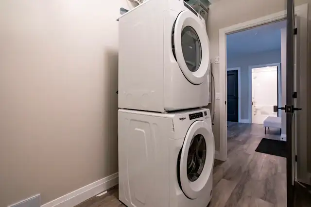 1 Bed & 1   Den UNITS AVAILABLE FOR 1 MONTH FREE! - Photo 10