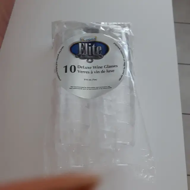 10 VERRES À VIN DE LUXE ÉLITE FETE OU AUTRE DANS EMBALAGE $10.00