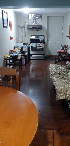 Quiet Street Girl Only Room Near Sheridan College - Photo 5