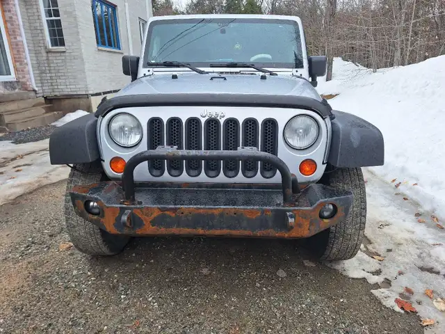 Jeep Wrangler Unlimited Sport 2011 (PRIX NÉGOCIABLE)