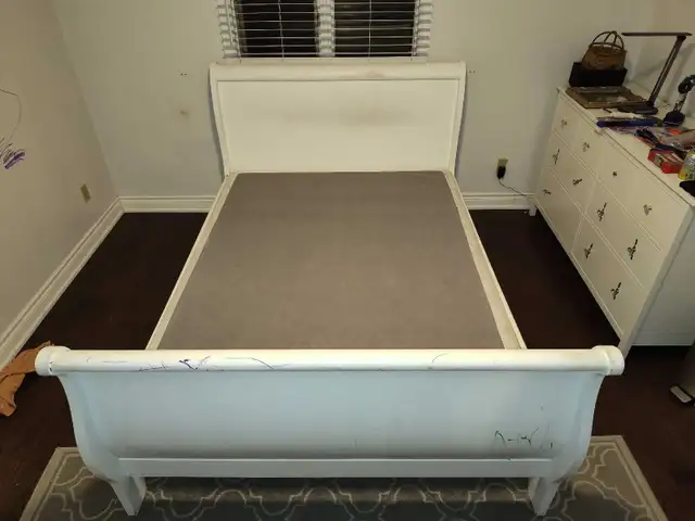 Queen sleigh white bed solid wood Pickering